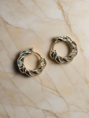 “Scarlett” Gold Hoops