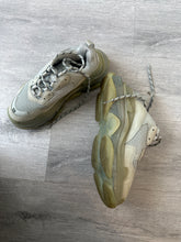 Load image into Gallery viewer, Balenciaga Triple S Size 39