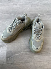 Load image into Gallery viewer, Balenciaga Triple S Size 39