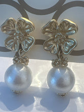 Load image into Gallery viewer, “Florence” Pearl and Flower Earring